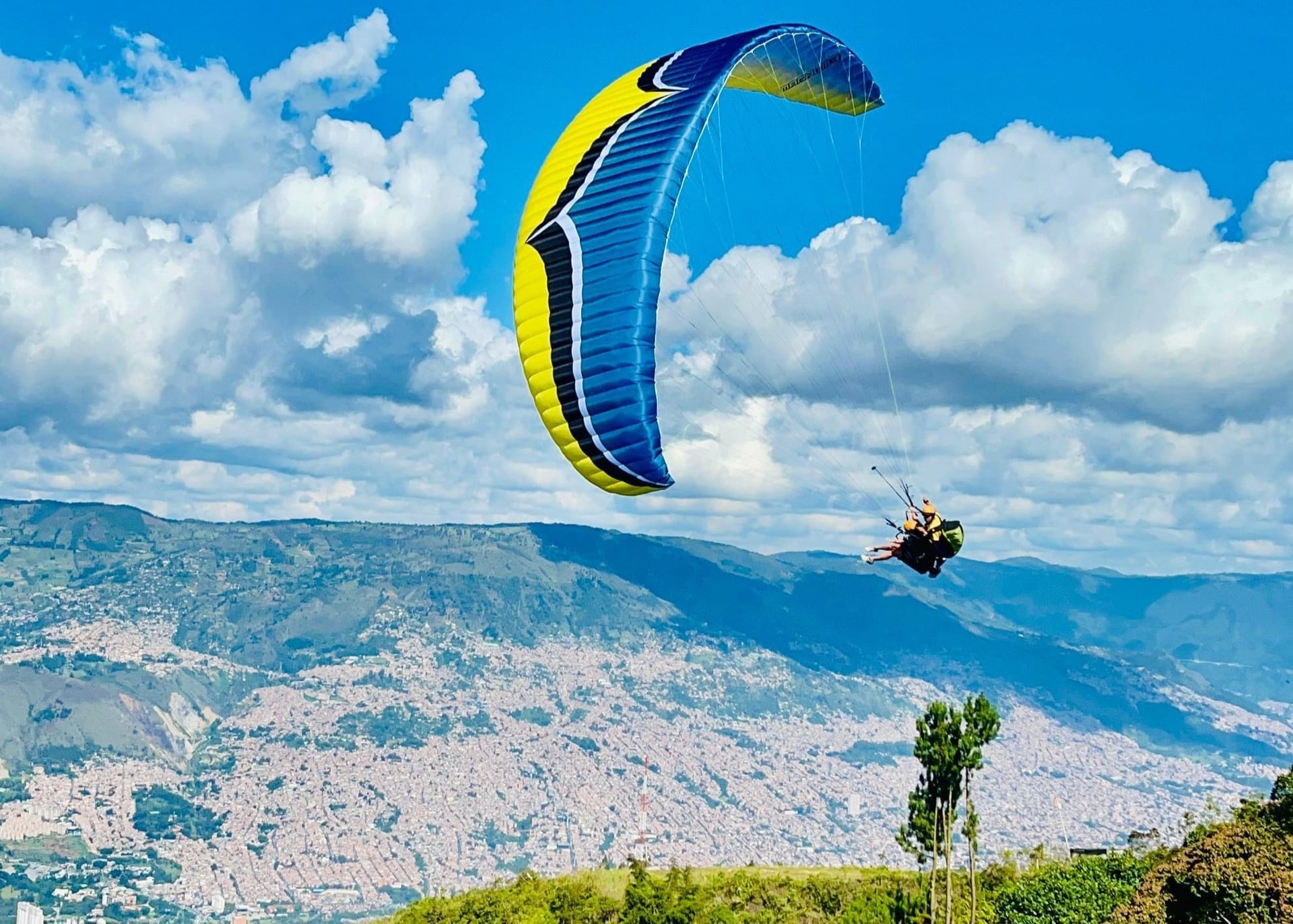 Preparación para el despegue en parapente